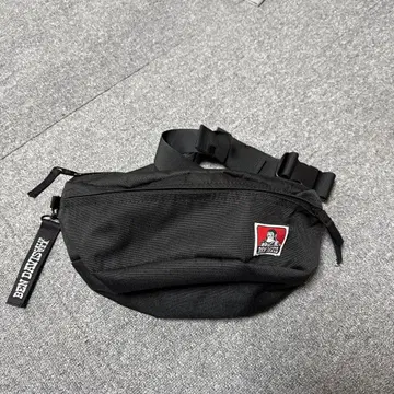 블랙 바디백 로고 포함