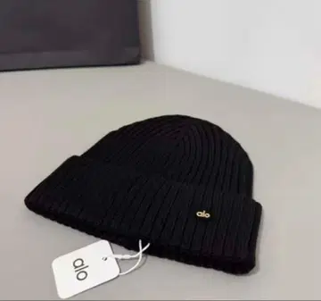 alo 블랙 니트 비니