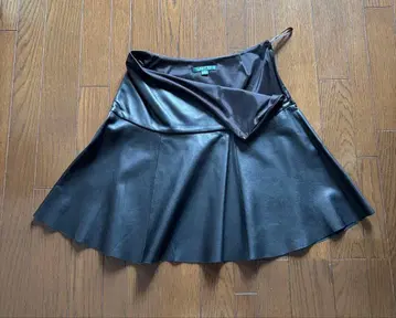 랄프 로렌 블랙 양가죽 플레어 스커트 무릎 위 기장