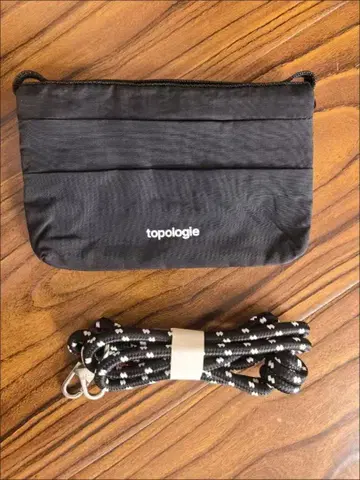 topologie 블랙 숄더백