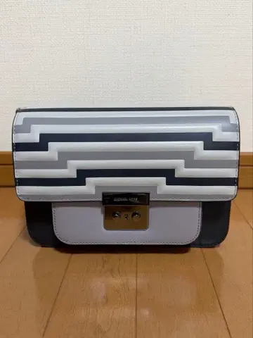 Michael Kors 스트라이프 숄더백