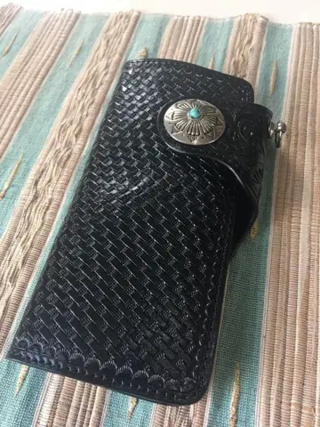 [새상품] 소가죽 손 조각 2단 접이식 지갑 장지갑