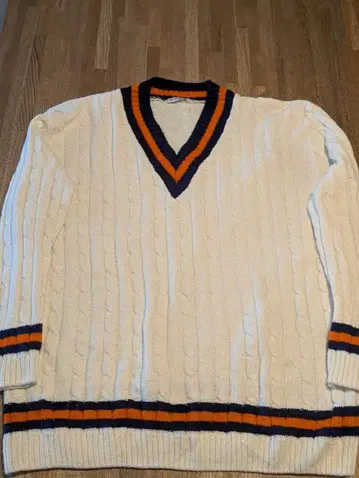 V넥 케이블 짜임 스웨터