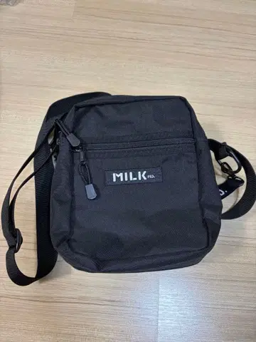 RECTANGLE SHOULDER BAG MILKFED. 숄더백