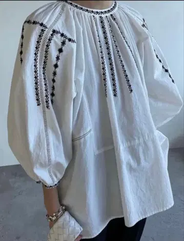 CLANE 클라네 벌룬 슬리브 블라우스 자수 포함