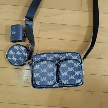 MICHAEL KORS 모노그램 숄더백 데님 컨디션 최상