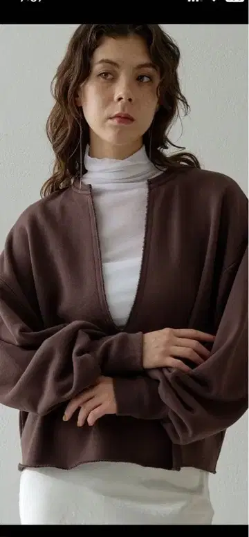 Whim Gazette 맨투맨 V넥 풀오버