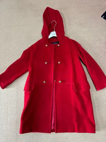 엠필36 바니스 빨간 코트