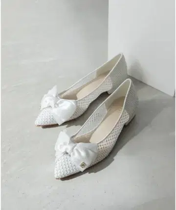 RANDA <25 봄/여름 신상> 핫픽스 스톤 리본 메쉬 펌프스