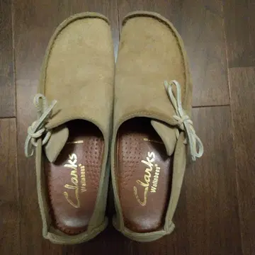 Clarks 베이지 모카신