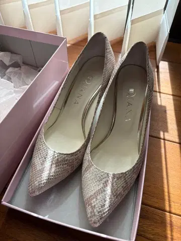 다이애나 펌프스 뱀 가죽 패턴 23.5cm