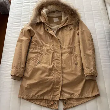 LOWRYS FARM 베이지 모즈 코트 M