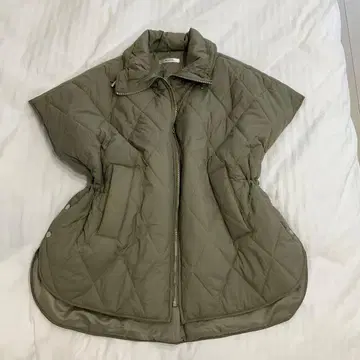 새상품 올리브 그린 퀼팅 다운 베스트