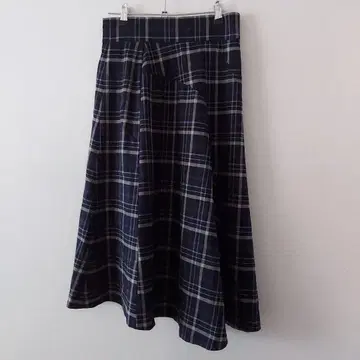 anysis 네이비 계열 체크 플레어 스커트 무릎 기장