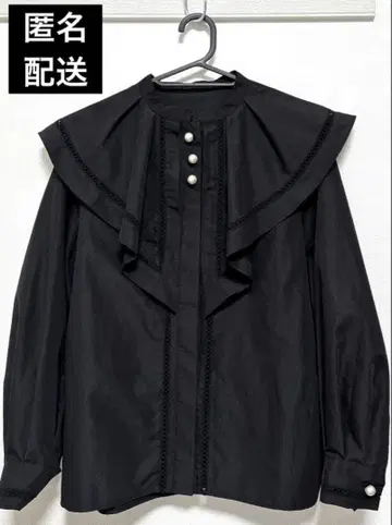 루일 에 부티크 사다리 레이스 케이프 칼라 & 펄 버튼 로맨틱 블라우스