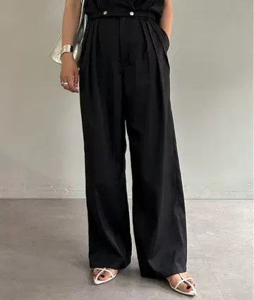 시너리 사이즈 36 턱 와이드 슬랙스 17,600엔