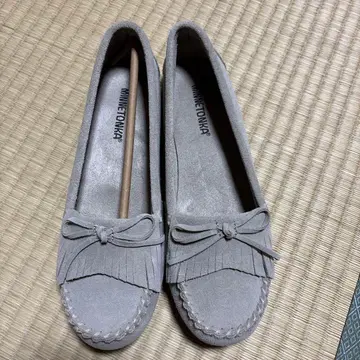 MINNETONKA 그레이 프린지 모카신