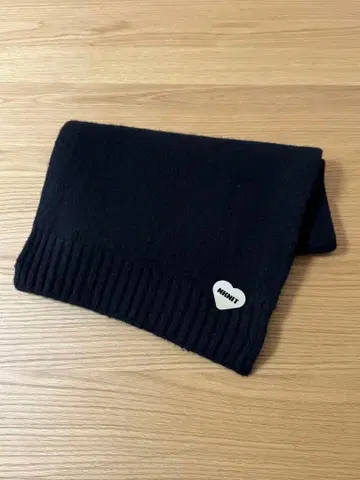 NKNIT 머플러 블랙 브로치 포함