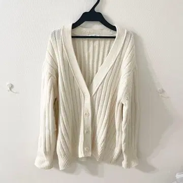 에부르 ebure 코튼 캐시미어 혼방 로우 게이지 V넥 가디건