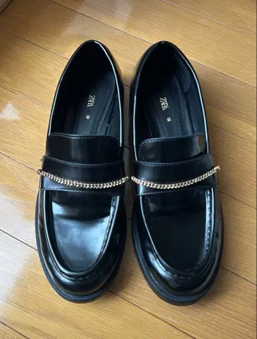 ZARA 블랙 로퍼 38