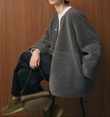 뷰티&유스 WEB 한정판 보아 x 페이크 무스탕 리버서블 자켓