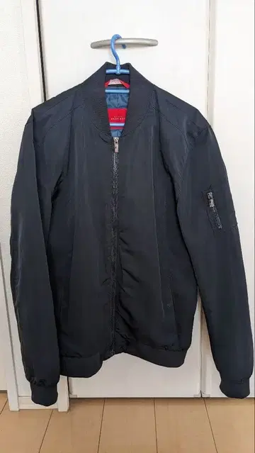 ZARA MA-1 스타일 네이비 자켓