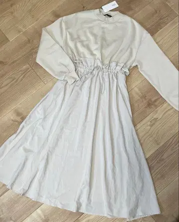 미사용 새상품 택 포함 베이지 롱 원피스 허리밴딩 F