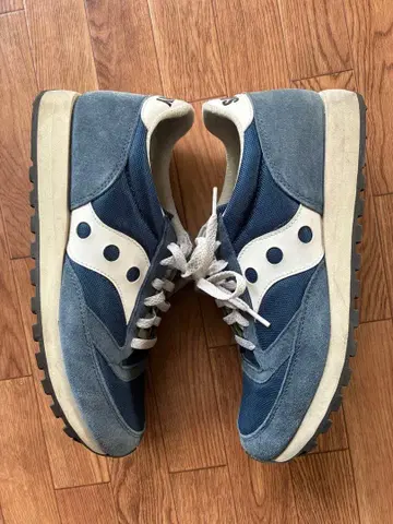 Saucony 네이비/화이트 스니커즈