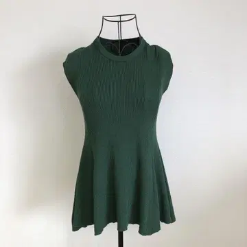 센스 오브 플레이스 바이 어반 리서치 그린 슬리브리스 튜닉