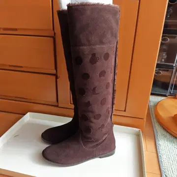 츠모리치사토 스웨이드 롱 부츠