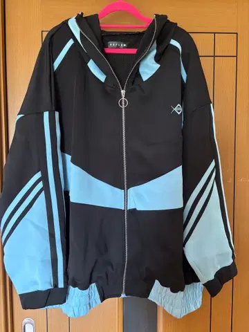 REFLEM 후드 부착 자켓 블랙 라이트 블루 지뢰계