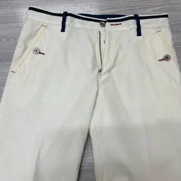 화이트 캐주얼 팬츠