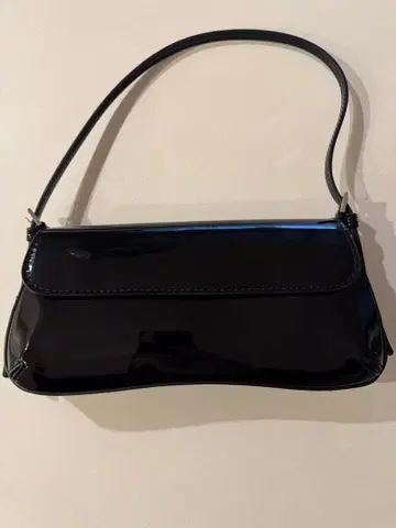 ZARA 패턴트 레더 핸드백