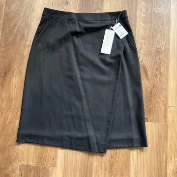 미사용 새상품 택 포함 23구 타이트 스커트 블랙 40