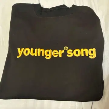 younger song 블랙 트레이닝복