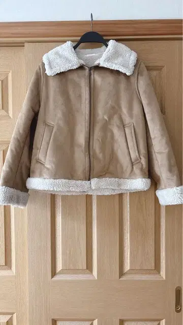 UNIQLO 유니클로 보아 자켓 M 사이즈 베이지