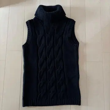 새상품 [Pinky & Dianne] 핑키&다이앤 하이넥 니트 블랙 38