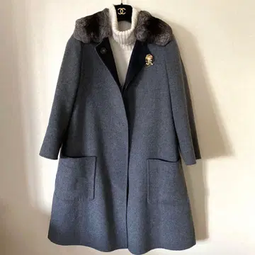 폭시의 럭셔리하고 매우 고급스러운 퍼 트리밍 싱글 캐시미어 코트