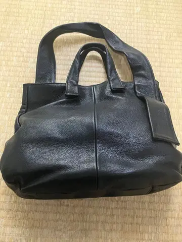 Crache 블랙 가죽 핸드백 2way로 숄더백으로도!