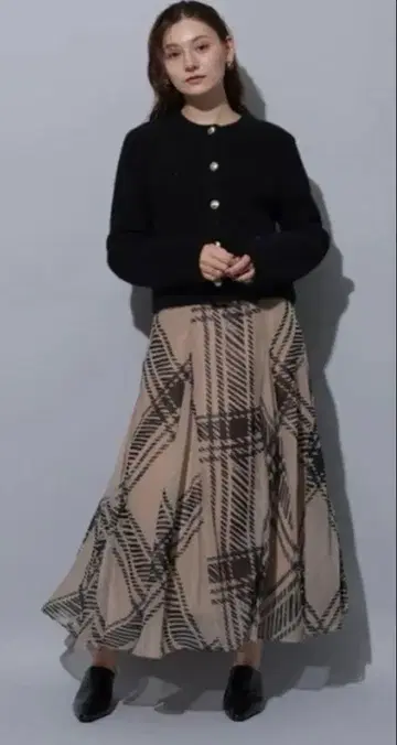새상품급 리랜드트루 체크 무늬 플레어 롱 스커트 사이즈 2