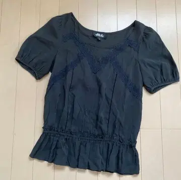 블랙 레이스 장식 반팔 상의