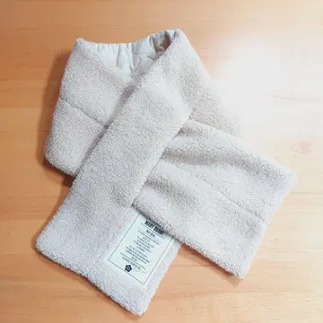 새상품급 퀼팅 데이지 리버서블 보아 머플러 MARY QUANT