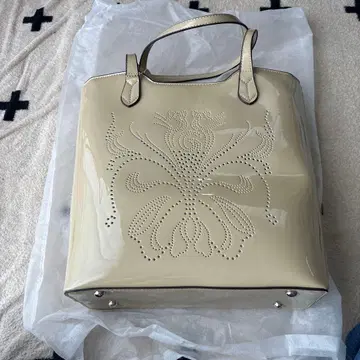 새상품 에나멜 핸드백