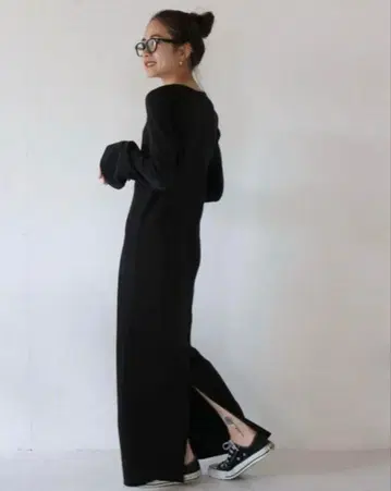 Ungrid 플레어 슬리브 골지 핏 원피스 블랙