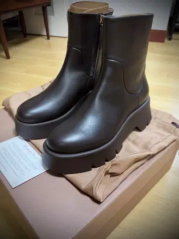 장비토로시 라빠르망 별주색 브라운 숏부츠