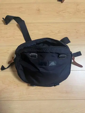 그레고리 x 다이와 웨스트 파우치 바디백