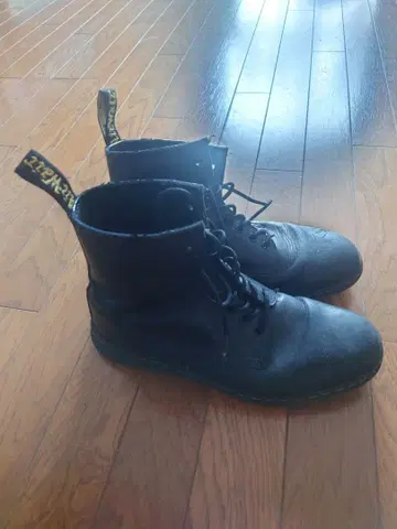 블랙 가죽 하이컷 부츠