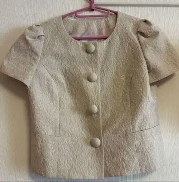 베이지색 숏 슬리브 셔츠