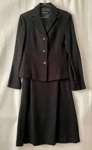 BALLSEY 블랙 수트 자켓과 스커트 세트