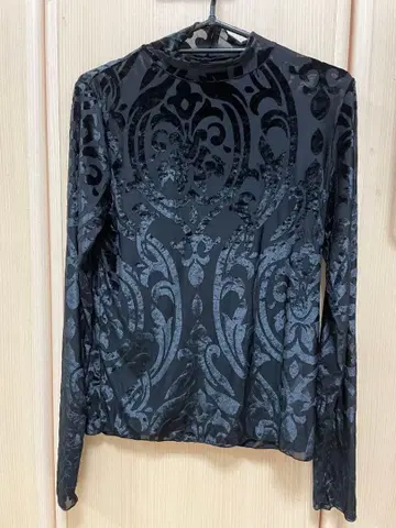 RADIATE 자수 시어 탑